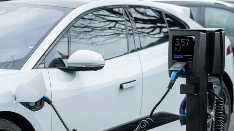 Iberdrola prepara su mayor estación de recarga ultrarrápida de coches eléctricos en Valencia