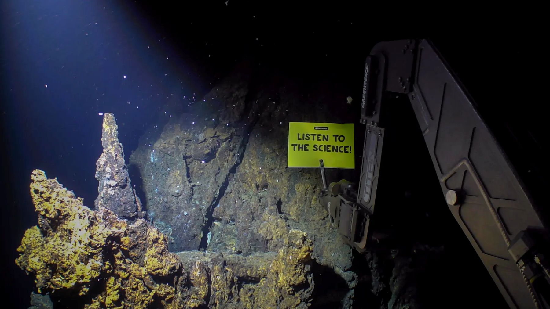 Greenpeace se manifiesta en el Ártico contra la minería en ecosistemas únicos