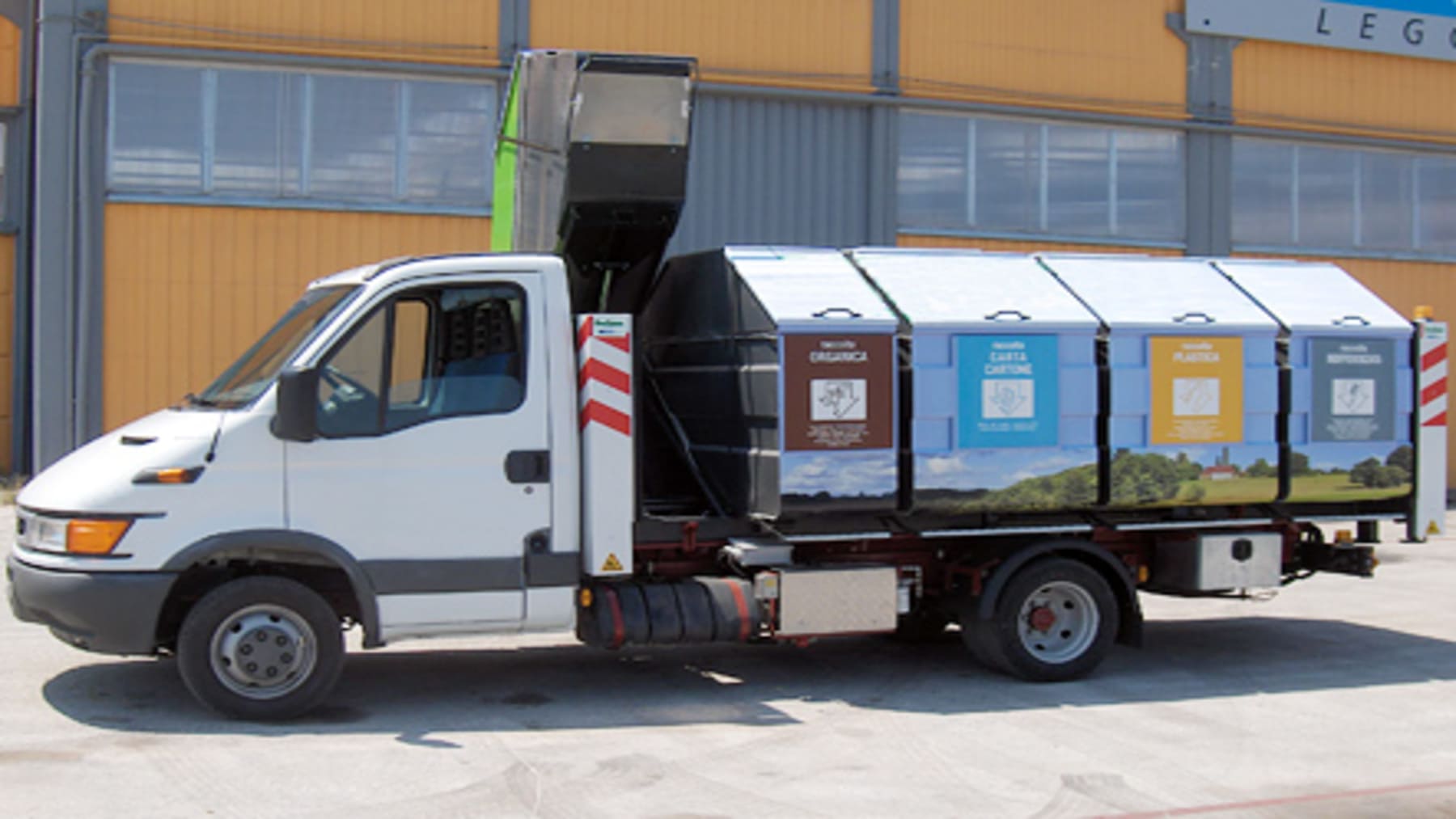 Castilla y León fomenta el reciclaje en el medio rural con puntos limpios móviles para gestionar
