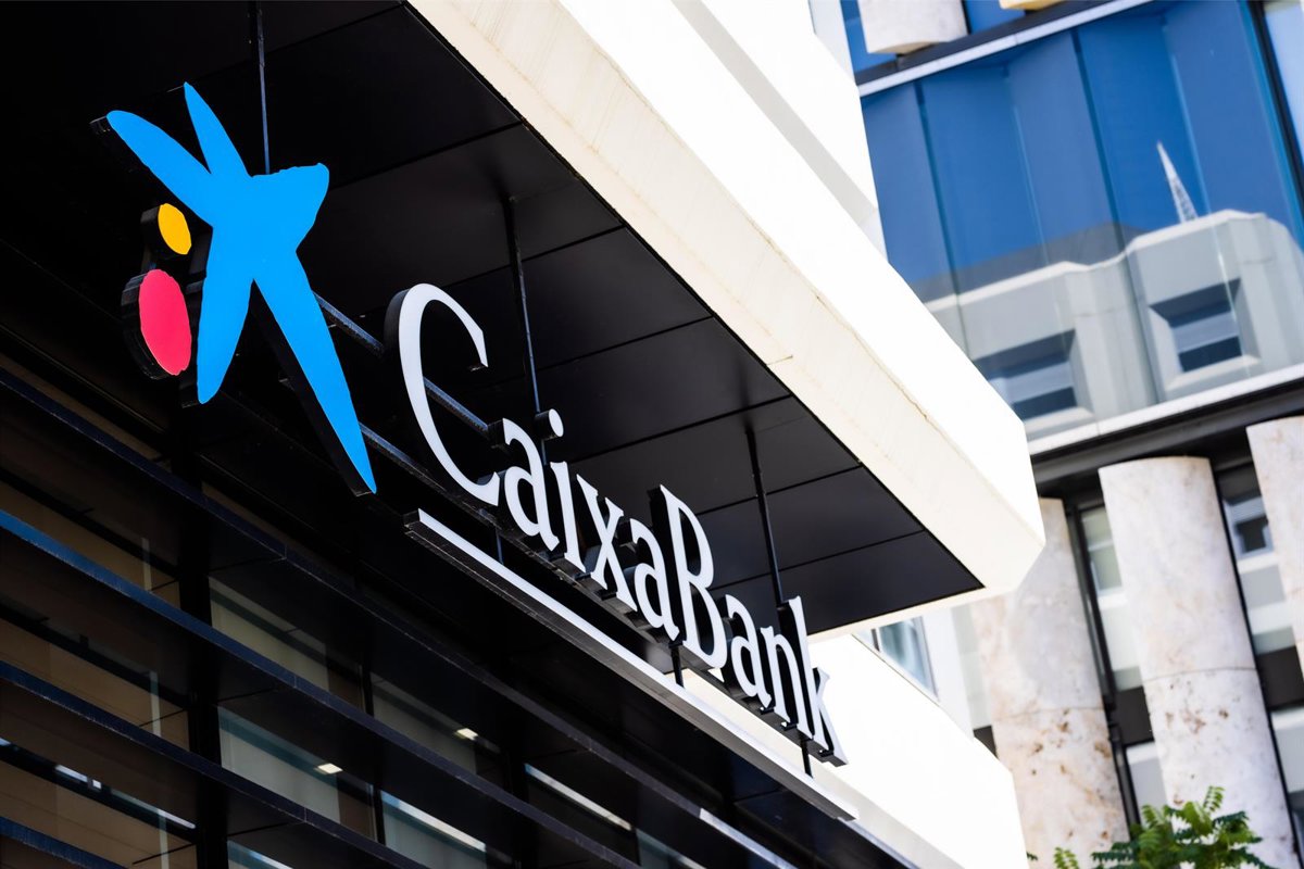 CaixaBank lidera las gestoras en España hasta marzo y BlackRock supera a BBVA en el tercer puesto