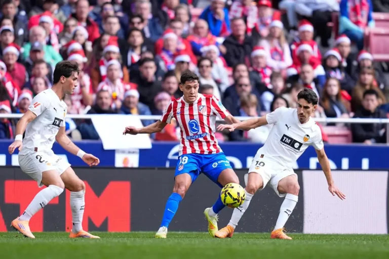 el atlético viaja a valencia con la mente en londres