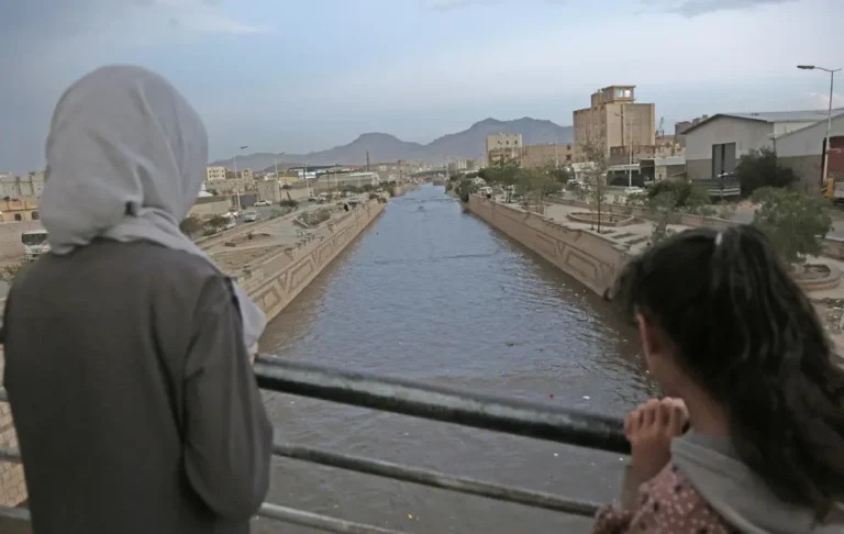 Un tribunal detiene la eliminación del estatus de protección para más de 2.800 yemeníes en