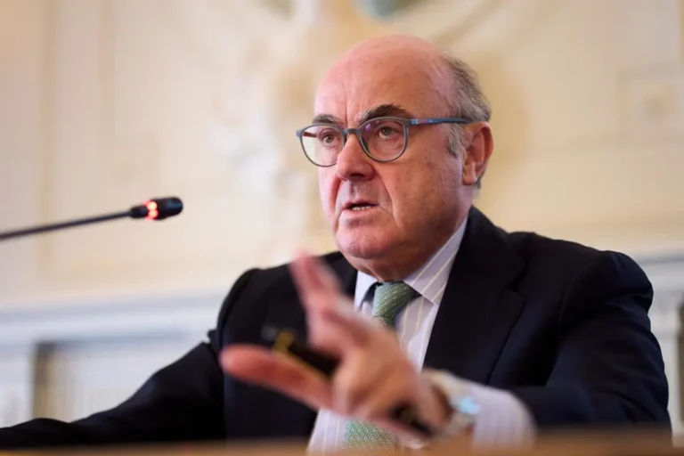 Guindos (BCE) apuesta por la prudencia y espera la reunión de junio