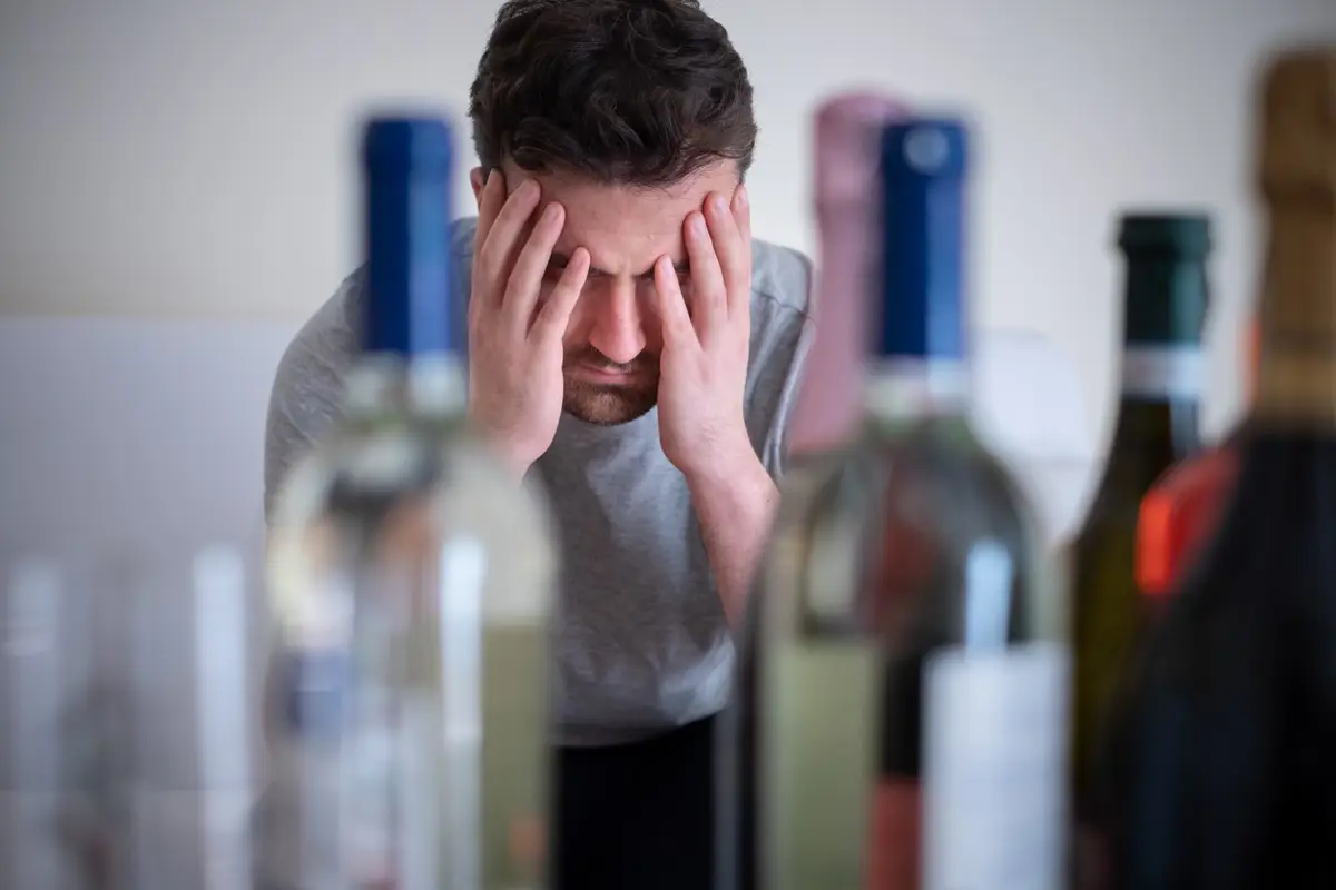 Un informe muestra que alertar sobre el cáncer y el alcohol disminuye el deseo de consumir