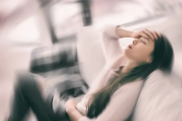 Fármacos para la migraña crónica reducen ataques a solo dos días mensuales en promedio