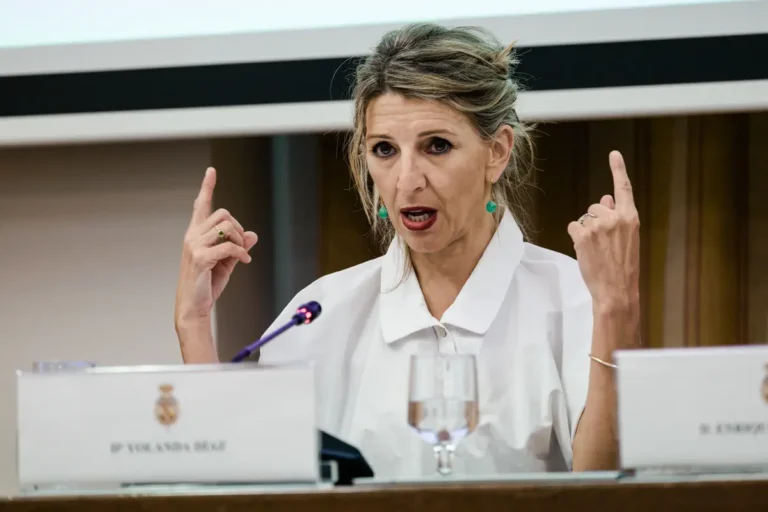 Yolanda Díaz apoya la petición de pena de Peramato sobre Aldama, recordando a Torres