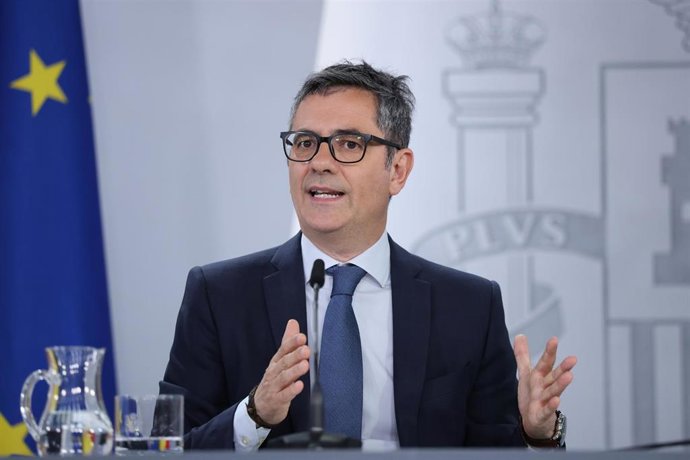El ministro de la Presidencia, Justicia y Relaciones con las Cortes, F&eacute;lix Bola&ntilde;os, durante la rueda de prensa posterior al Consejo de Ministros de este martes, 5 de mayo