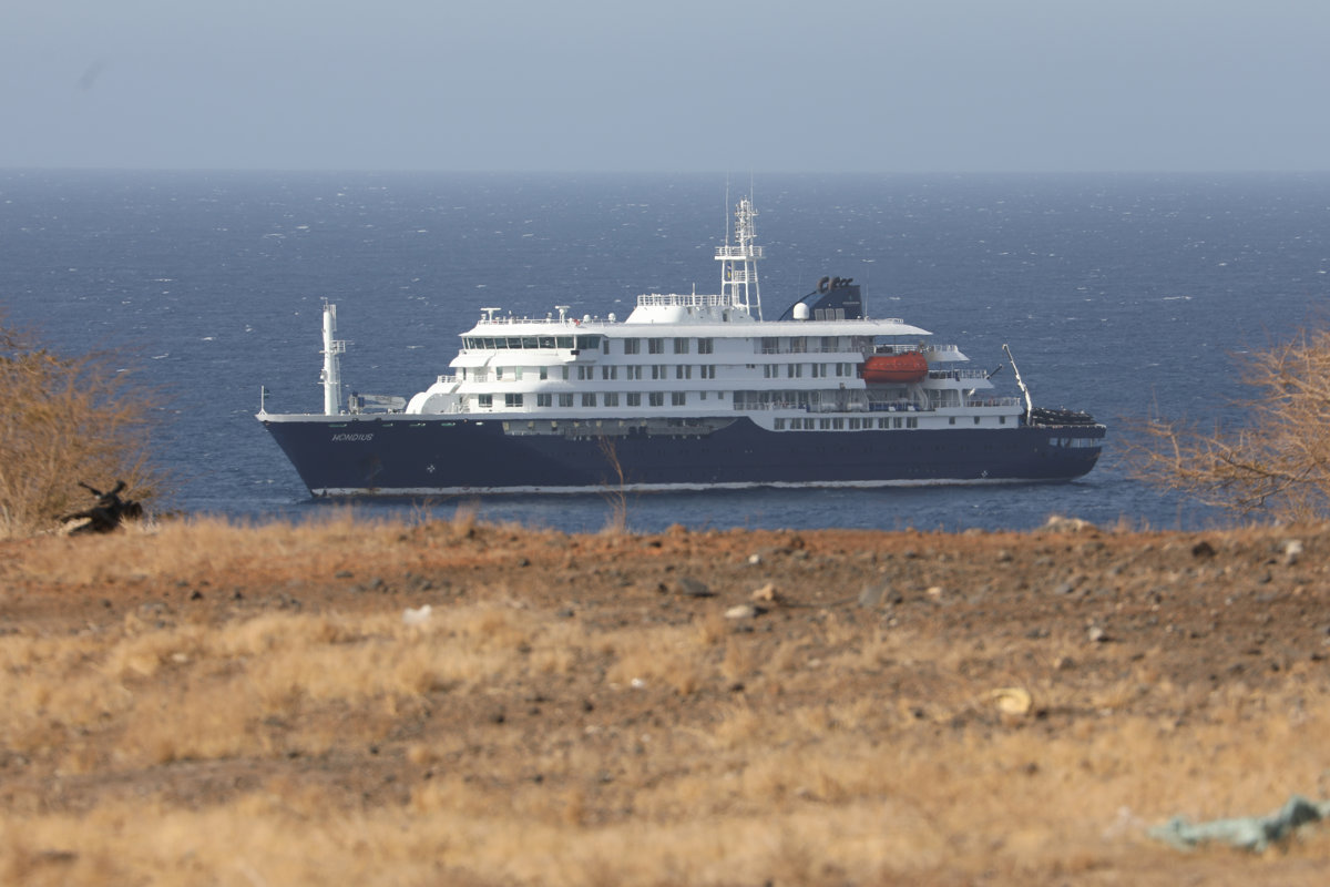 España y la OMS acuerdan escala en Canarias para crucero con hantavirus