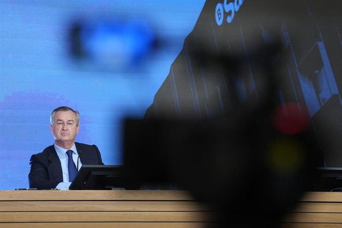 El consejero delegado saliente de Banco Sabadell, C&eacute;sar Gonz&aacute;lez-Bueno