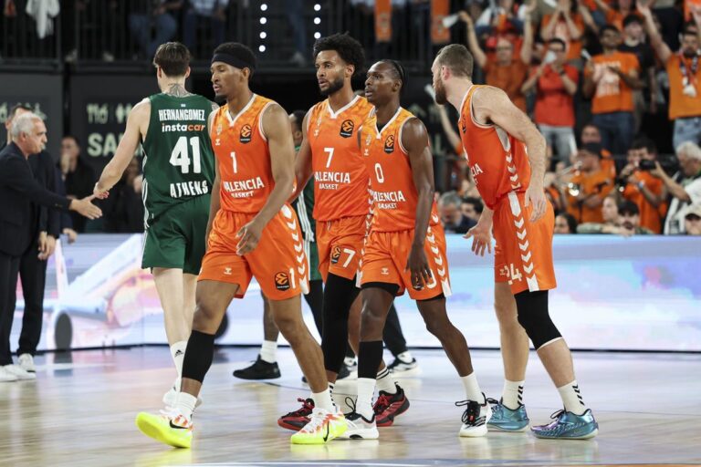 El Valencia Basket supera el primer 'match ball' en el OAKA