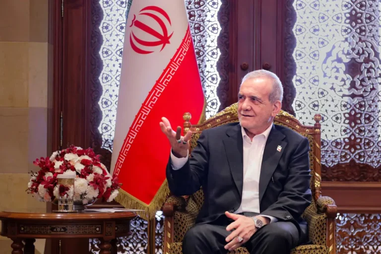 Pezeshkian se reunió con el líder supremo de Irán, Mojtaba Jamenei