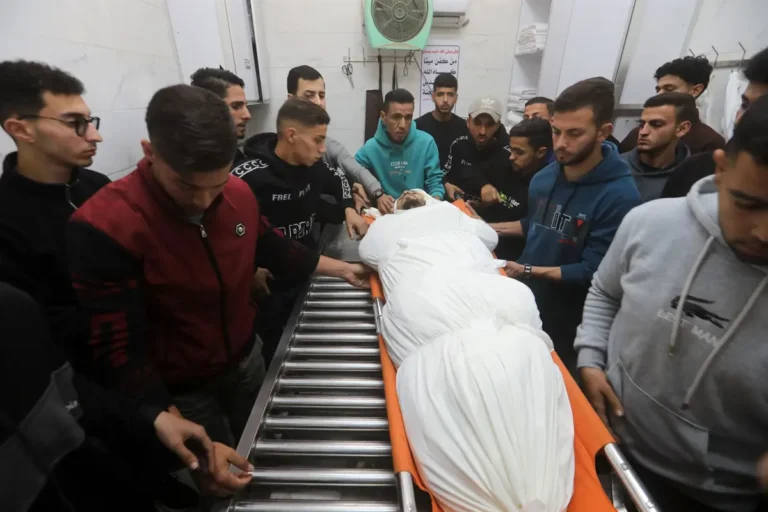 Casi 850 palestinos han muerto en Gaza debido a ataques de Israel a pesar del alto el fuego
