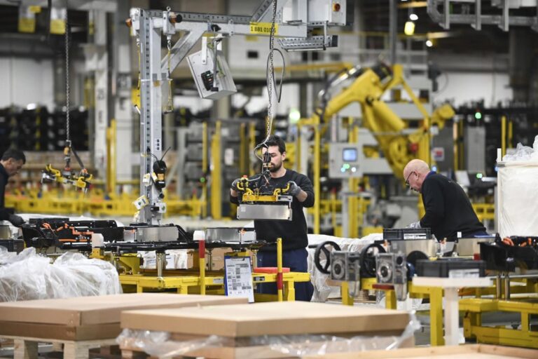 Stellantis inicia la producción de vehículos Leapmotor en Madrid y un nuevo Opel en Figueruelas