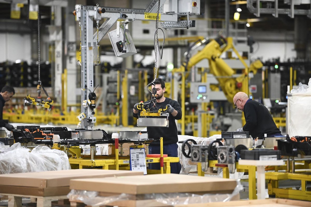 Stellantis inicia la producción de vehículos Leapmotor en Madrid y un nuevo Opel en Figueruelas
