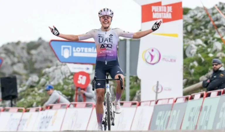 paula blasi brilla en l'angliru y se lleva la victoria en la vuelta femenina