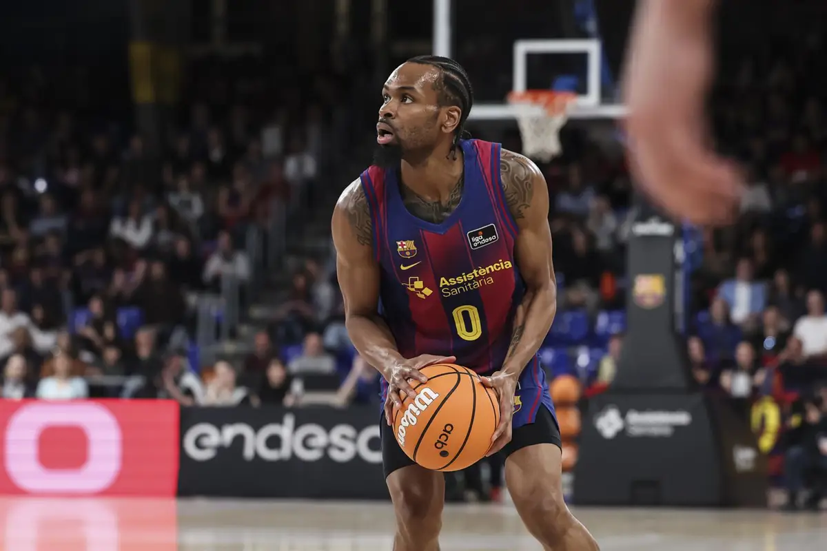 ucam murcia y barça siguen en la lucha por el liderato tras vencer a girona y burgos