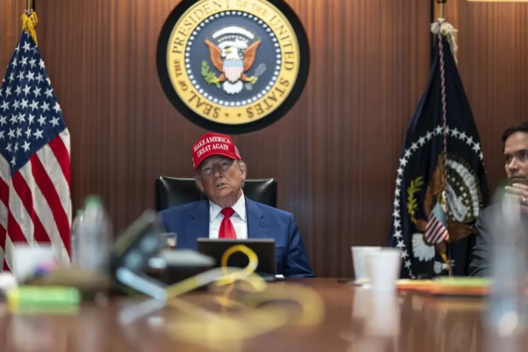 Trump afirma que EEUU monitorea con satélites el uranio enriquecido de Irán