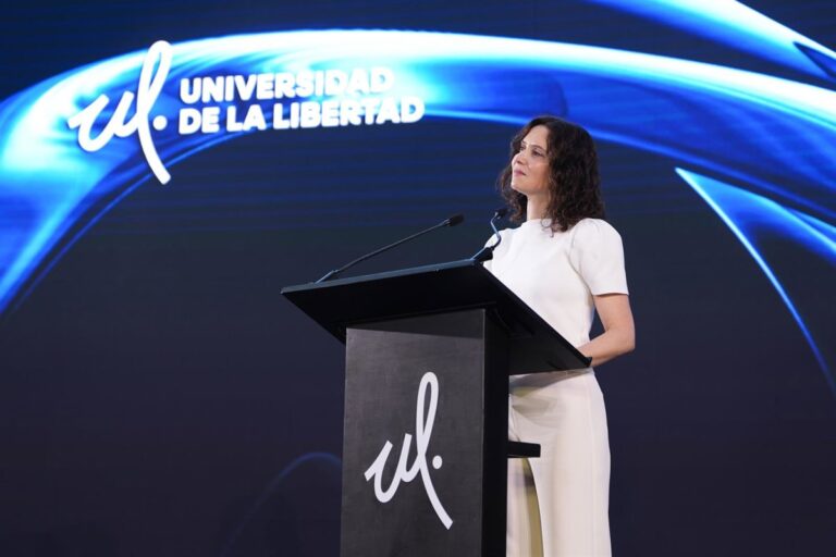 Ayuso critica a Sheinbaum y al gobierno por no garantizar su seguridad en México