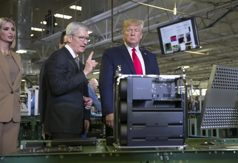 Trump viaja a China acompañado de Elon Musk, Tim Cook y 14 altos ejecutivos más