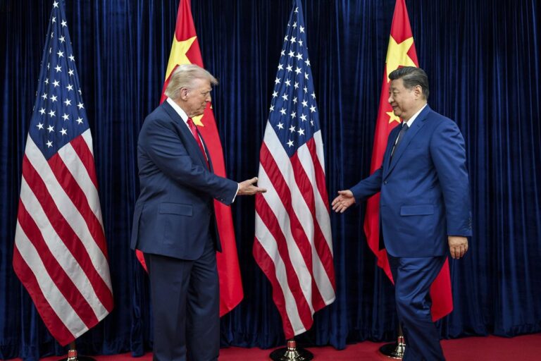 Trump se reúne con Xi en Pekín para abordar comercio, Taiwán y la guerra en Irán
