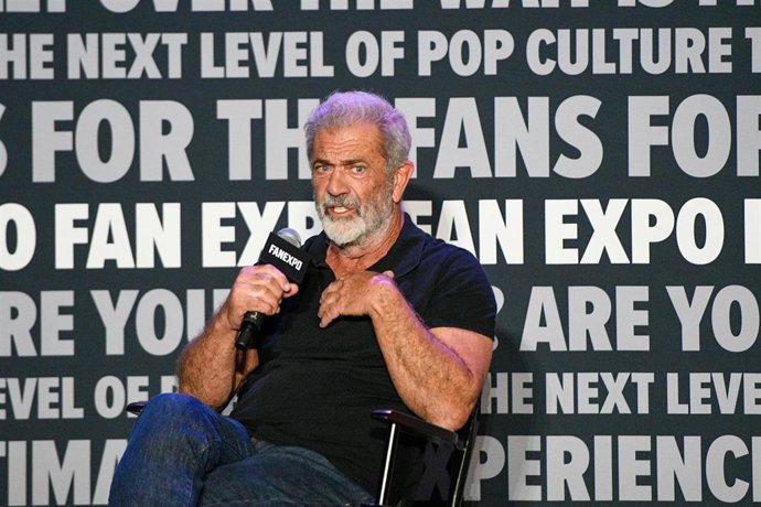 Archivo - 17 May 2025, US, Philadelphia: American actor and director, Mel Gibson, speaks during a panel discussion at the Fan Expo Philadelphia 2025  at the Philadelphia Convention Center. Photo: Ricky Fitchett/ZUMA Press Wire/dpa
