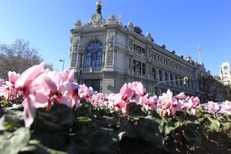 Banco de España estima que la deuda de los hogares alcanzará el 65% de sus ingresos en 2028