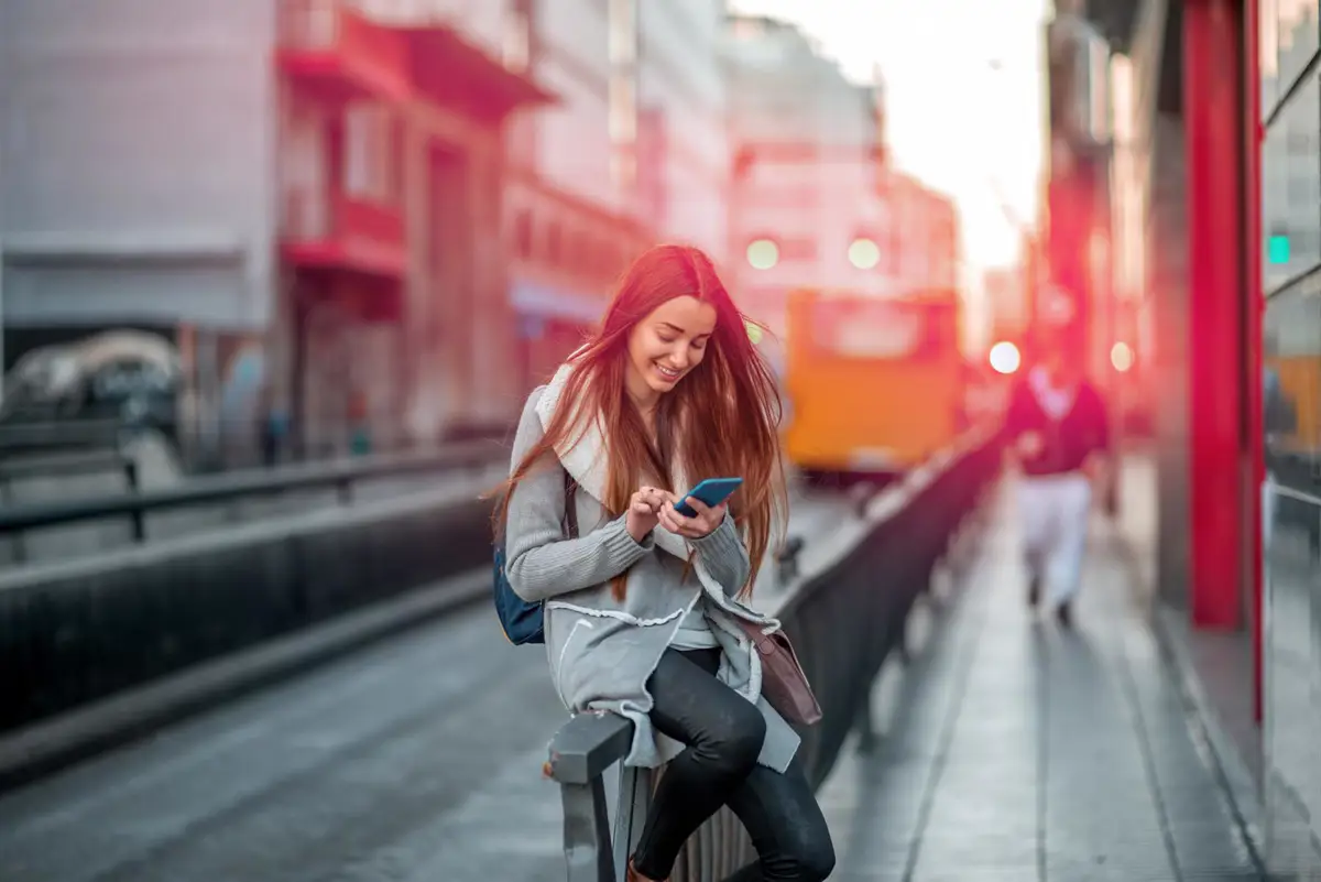 Minsait mejora la experiencia bancaria mediante WhatsApp, haciendo el proceso más proactivo y