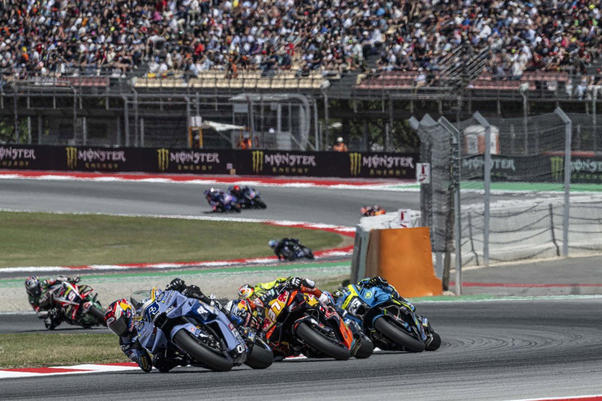 Di Giannantonio triunfa en una jornada terrorífica en Montmeló