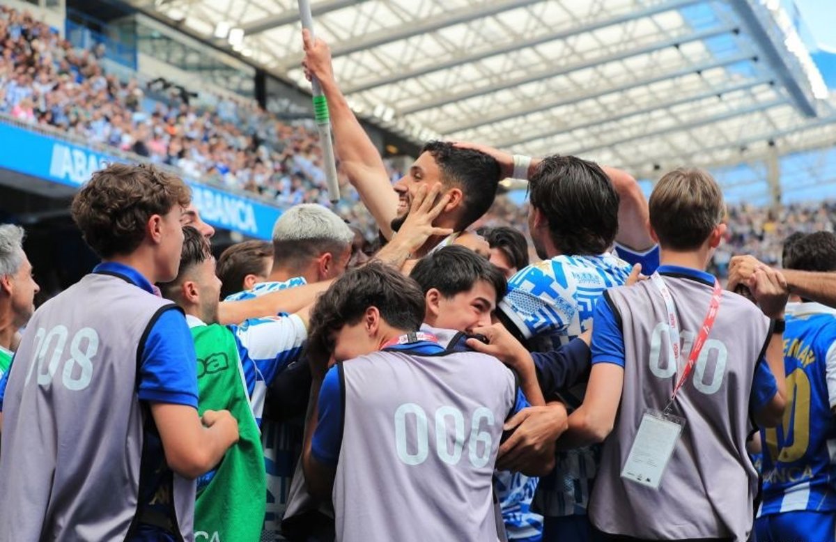 El Deportivo da la vuelta al Andorra en su camino hacia la Primera División