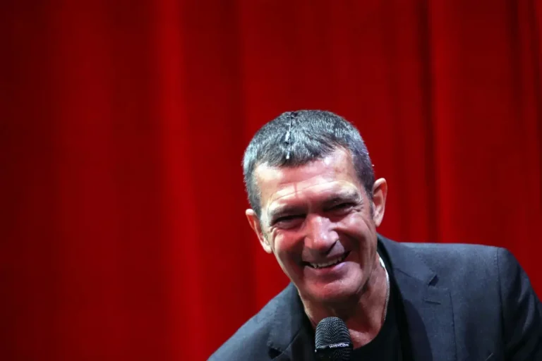 Antonio Banderas asegura que está feliz y en plena forma, desmintiendo rumores de problemas