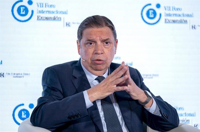 El Ministro de Agricultura, Pesca y Alimentaci&oacute;n, Luis Planas, durante la segunda jornada del VII Foro Internacional Expansi&oacute;n, en el Parador de Alcal&aacute; de Henares, a 20 de mayo de 2025, en Alcal&aacute; de Henares, Madrid (Espa&ntilde;a). El foro, organizado por el dia