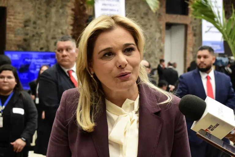 La Fiscalía de México llama a la gobernadora de Chihuahua por agentes de la CIA en el estado