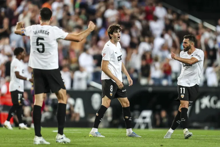 La remontada del Valencia contra el Barça no le asegura un premio europeo