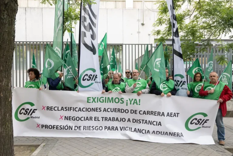 CSIF convoca paros de una hora en la Agencia Tributaria para exigir mejoras laborales