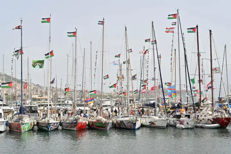 la armada israelí deja a la deriva varios barcos de la flotilla final
