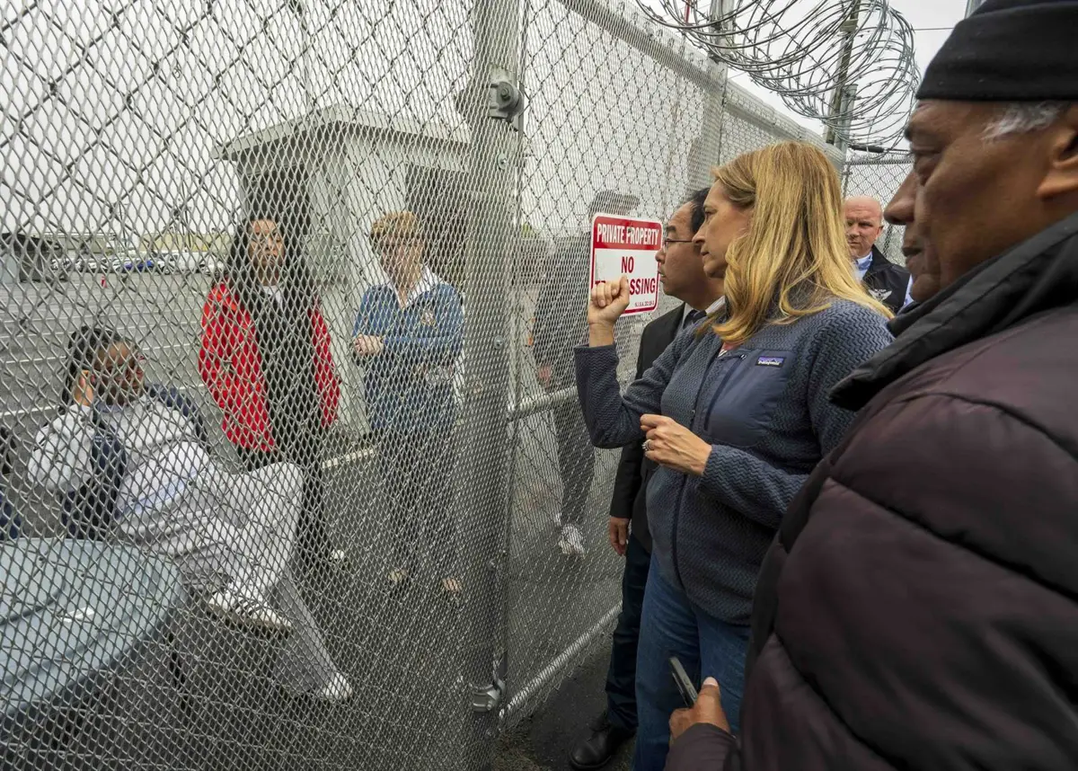 La gobernadora de New Jersey critica al ICE por restringir el acceso a un centro de detención