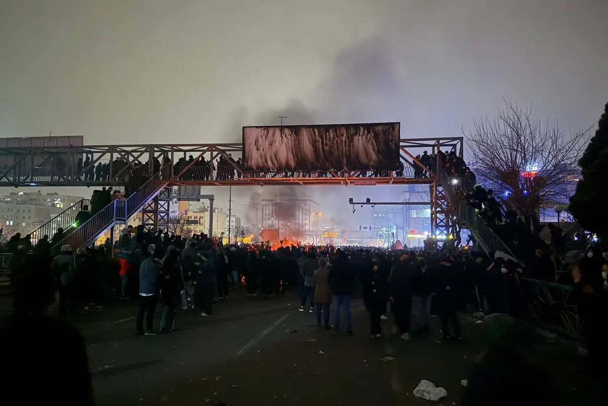 Irán levanta restricciones de internet impuestas durante las protestas de enero