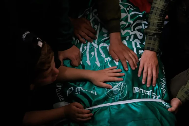 Israel bombardea Gaza en operativo contra el nuevo líder del ala militar de Hamás