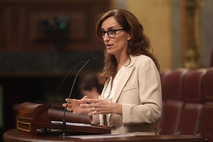 La ministra de Sanidad, Mónica García, interviene durante una sesión plenaria en el Congreso de los Diputados, a 27 de mayo de 2026, en Madrid (España).