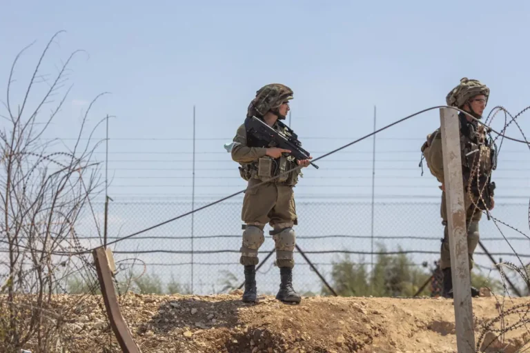 Israel arresta a cinco palestinos en Cisjordania, uno sospechoso de planear un atentado