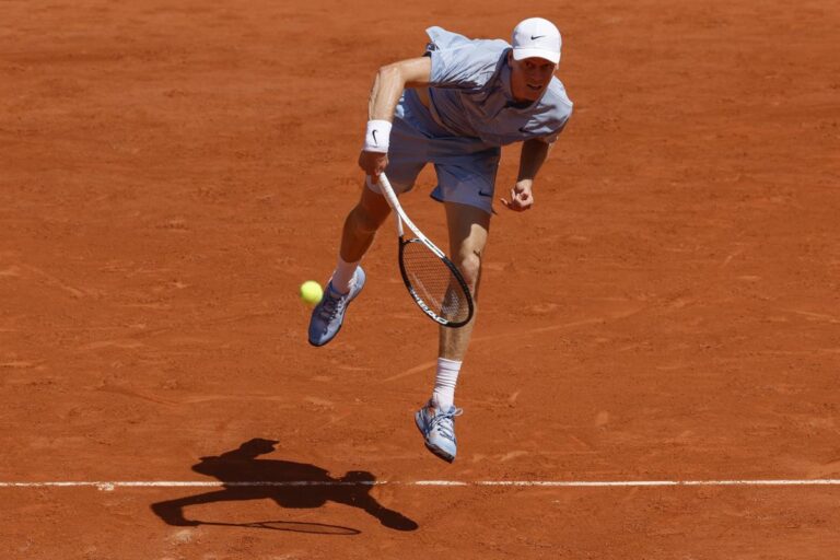 sinner se despide de roland garros tras caer en una intensa batalla