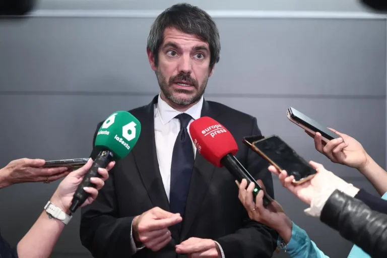 Urtasun enfatiza a las bases de Sumar que el PSOE debe proponer medidas de regeneración