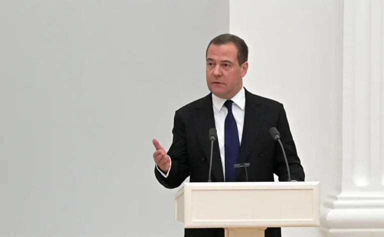 Medvedev advierte a Europa que los tiempos de paz han llegado a su fin tras el incidente en Rumanía