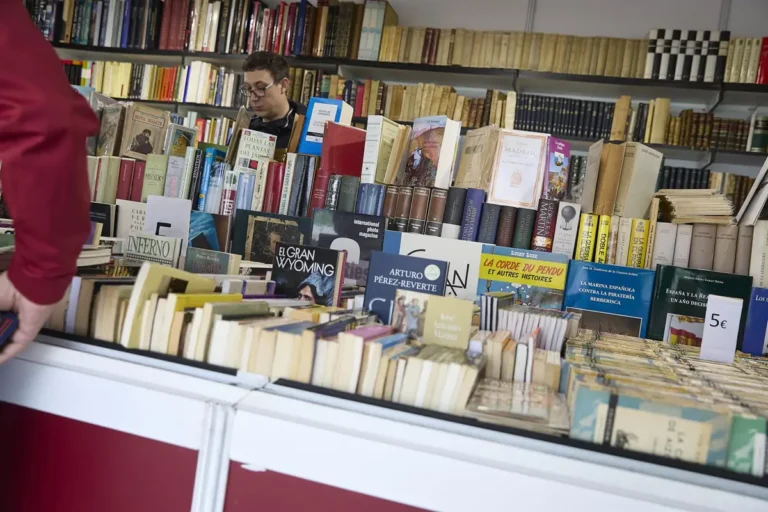 Libreros y editores expresan preocupación moderada por la visita del Papa en la Feria del Libro
