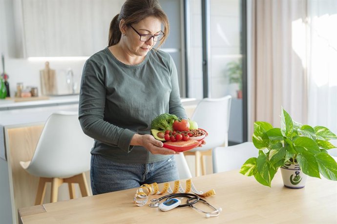 Archivo - Mujer diab&eacute;tica con estilo de vida saludable.