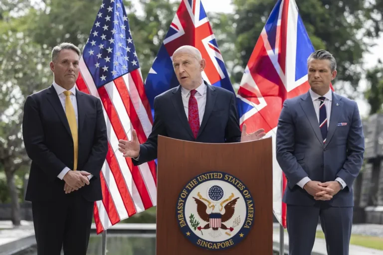 EEUU, Reino Unido y Australia fortalecen su pacto de defensa en Singapur con drones