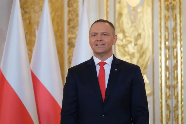 Polonia critica las aspiraciones ucranianas a la UE por glorificar a criminales históricamente