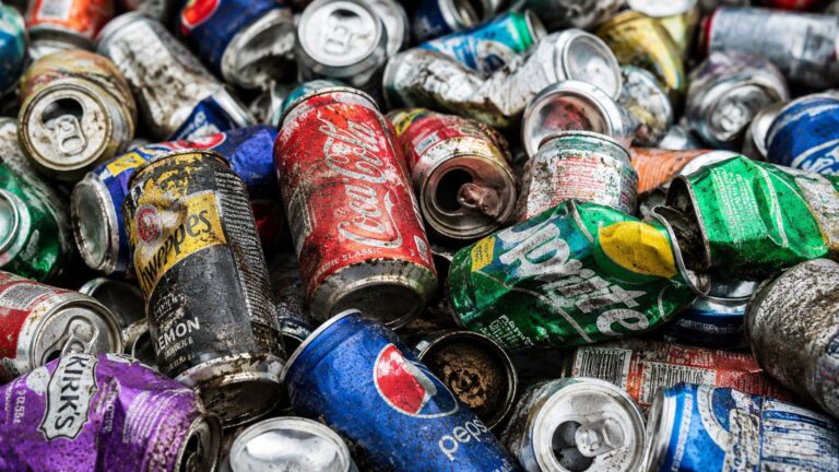Recogió latas en la calle durante 7 años y con 450.000 pagó la entrada de su casa
