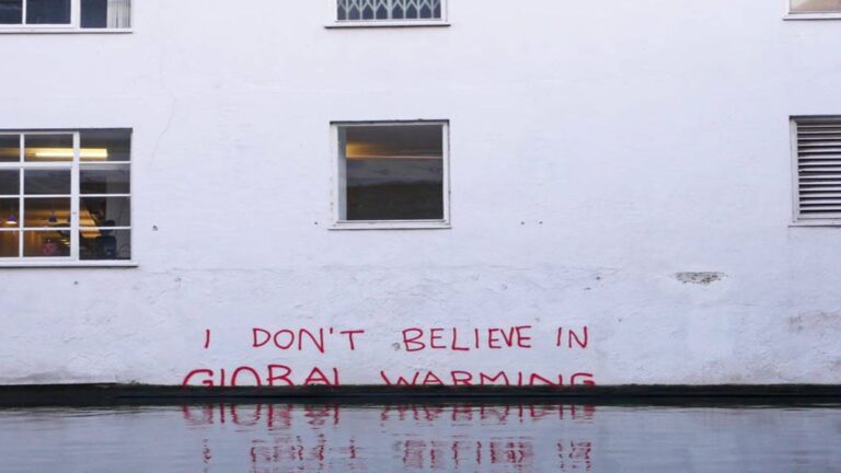 la atención al cambio climático disminuye en españa mientras aumentan los bulos y el negacionismo