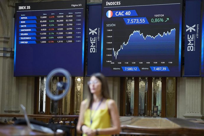 Archivo - Paneles del IBEX 35 en el Palacio de la Bolsa de Madrid, a 11 de julio de 2024, en Madrid (Espa&ntilde;a).